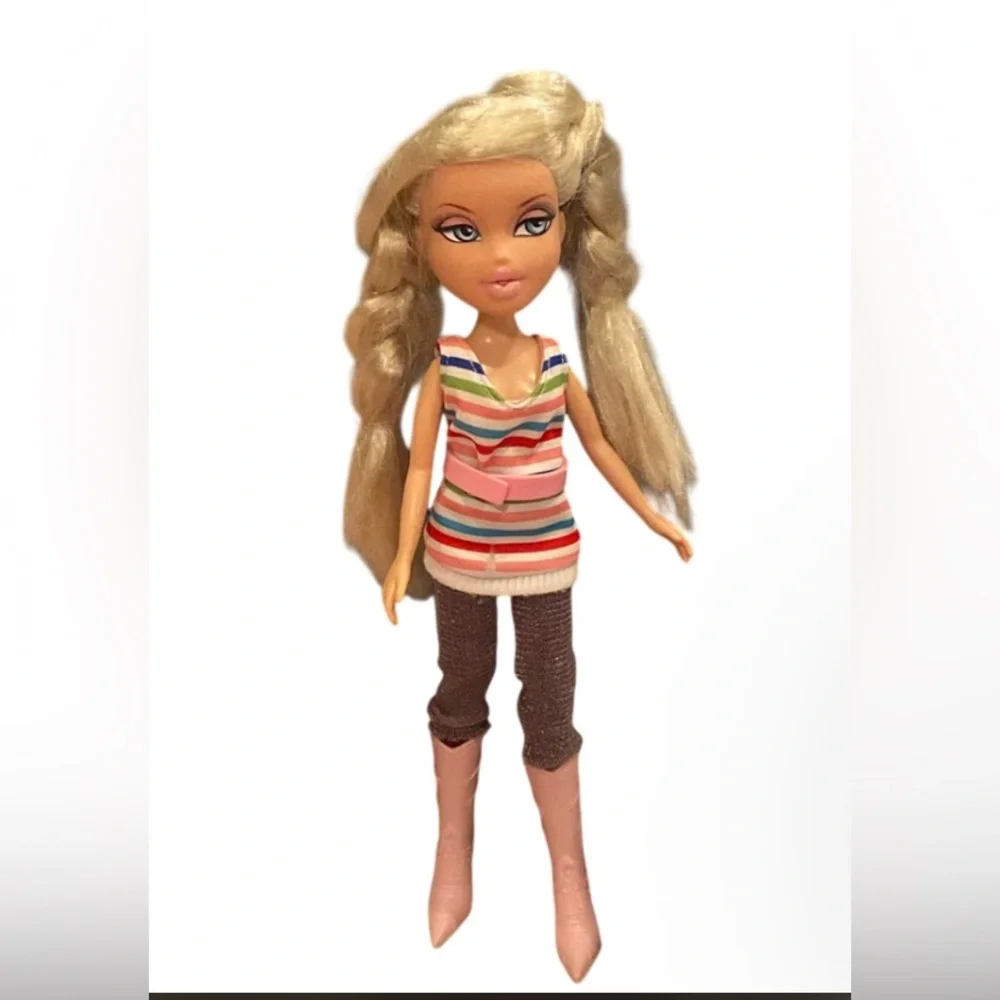 VTG Bratz Doll Chloe 2001 Blonde Hair Blue Eyes Fully Dressed MGA